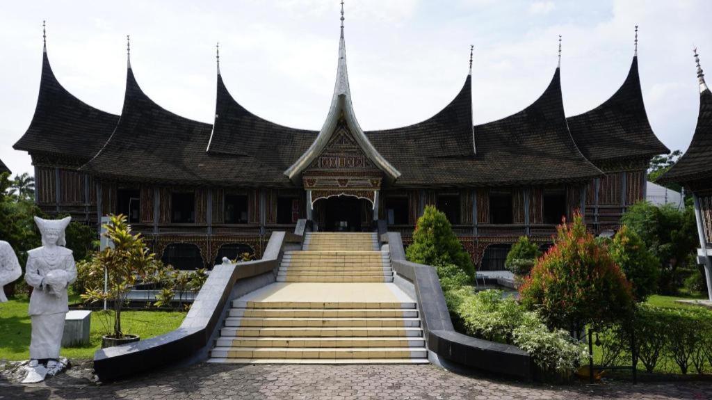 Oyo 375 Hotel Bougenville Syariah Padang  Exterior photo