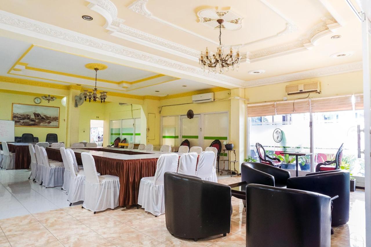 Oyo 375 Hotel Bougenville Syariah Padang  Exterior photo